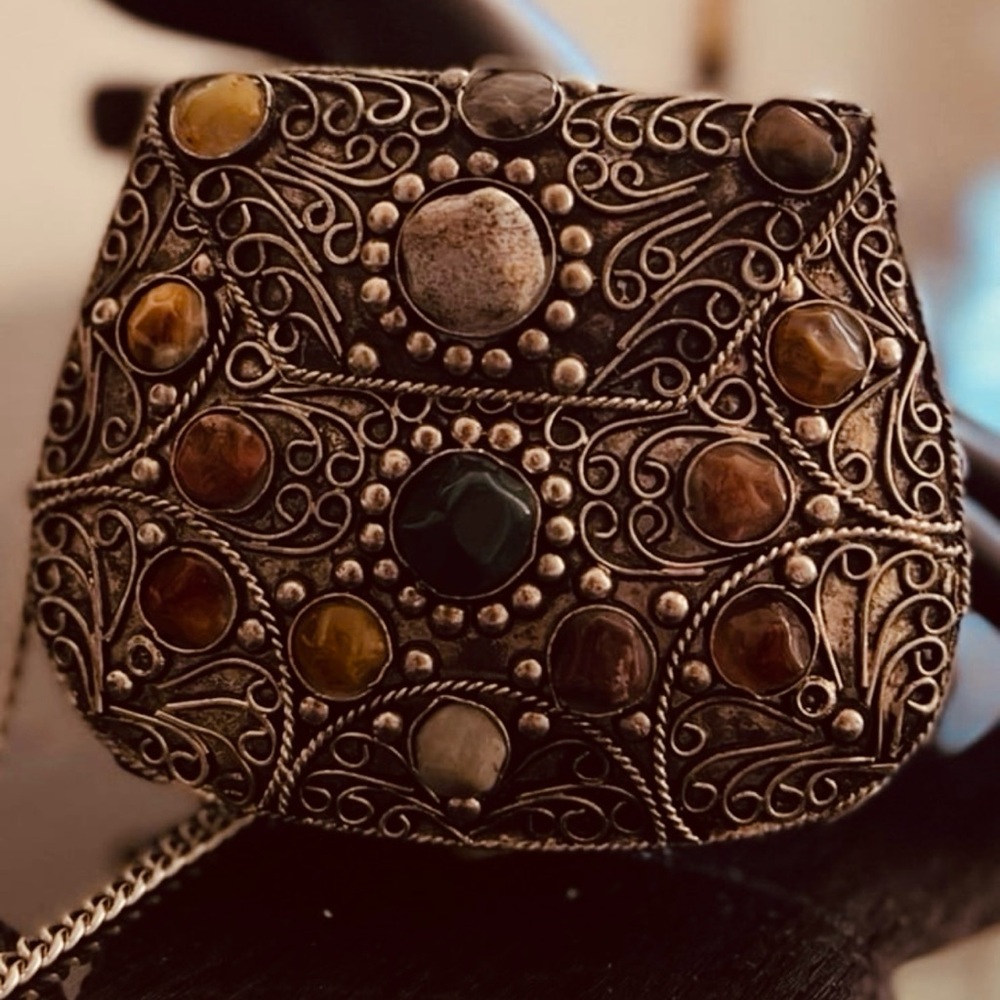 Silver plated crossbody bag 6”x5” with silver metal chain